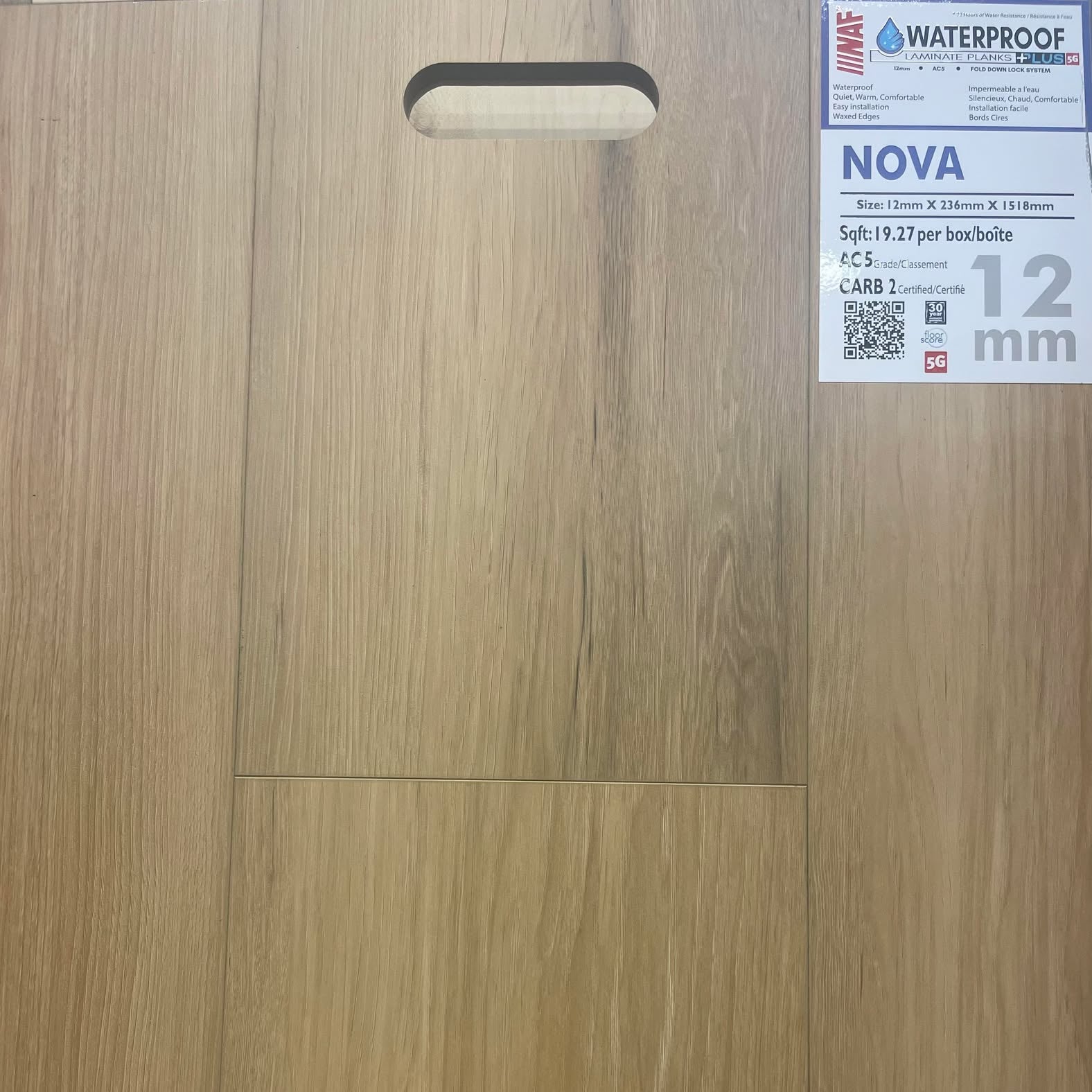 texture and color of NAF 12mm waterproof laminate plus collection