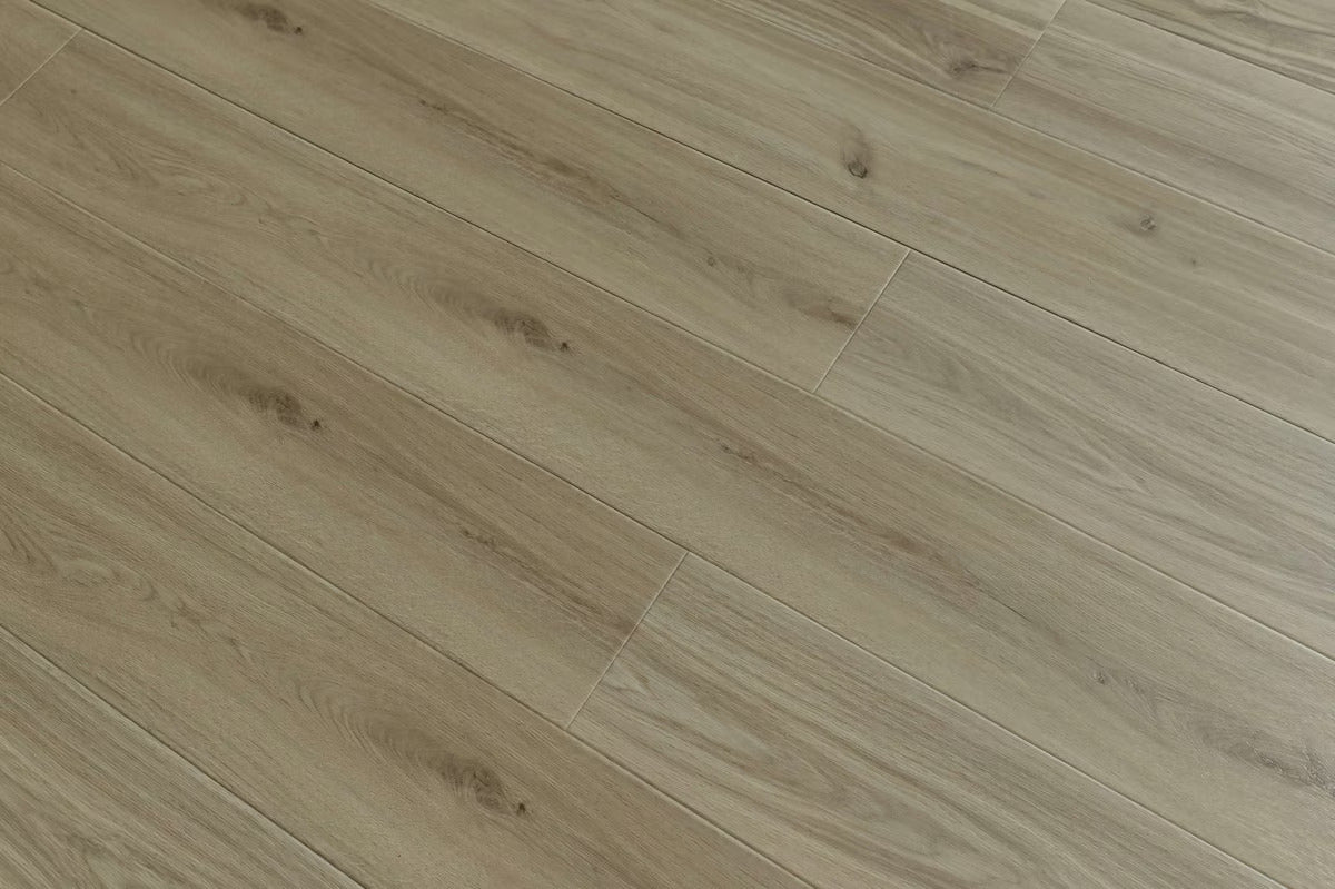 A close up of American Oak TFSPC909 9mm vinyl flooring from Toucan.
