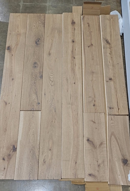 Planks of Toffee Crunch EF Grade VIDAR premium European Oak engineered hardwood flooring.