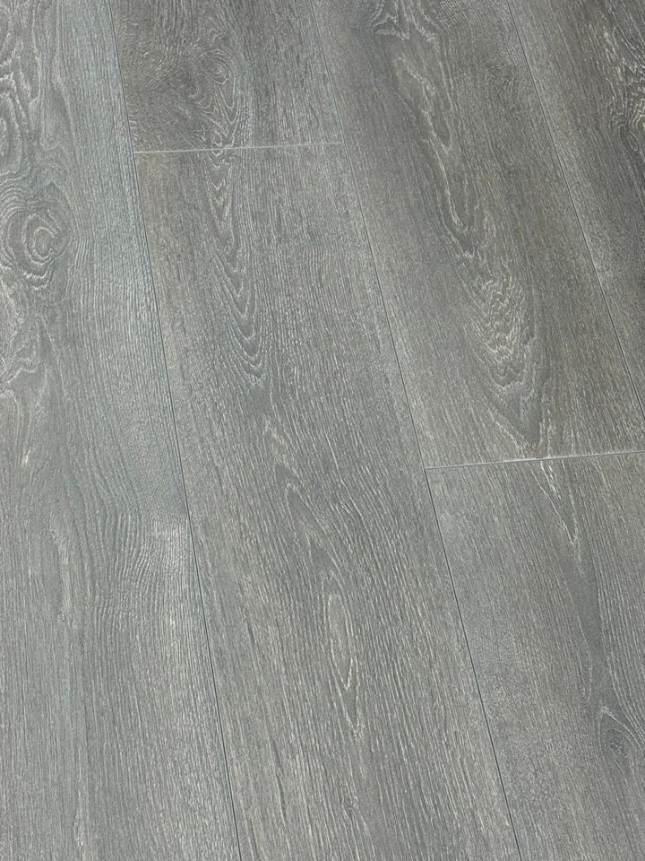$0.79/Sq.ft - BRIAR OAK SEL8576 - Fuzion 8mm Laminate