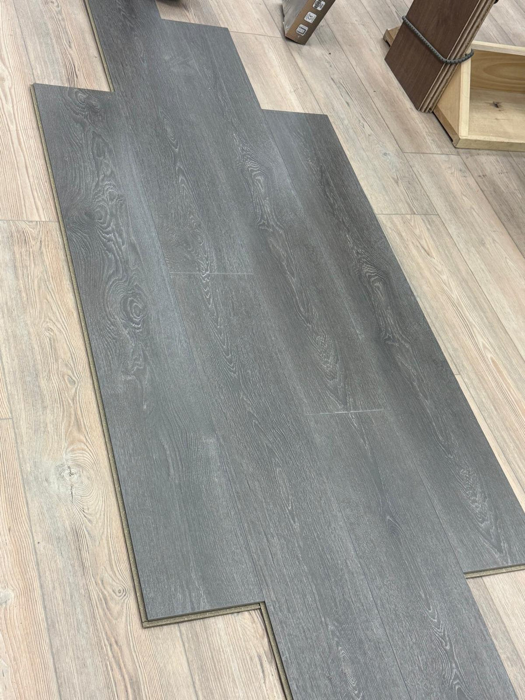 $0.79/Sq.ft - BRIAR OAK SEL8576 - Fuzion 8mm Laminate