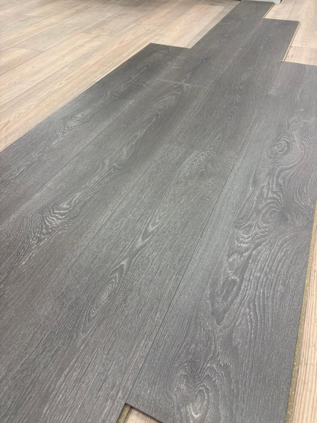 $0.79/Sq.ft - BRIAR OAK SEL8576 - Fuzion 8mm Laminate
