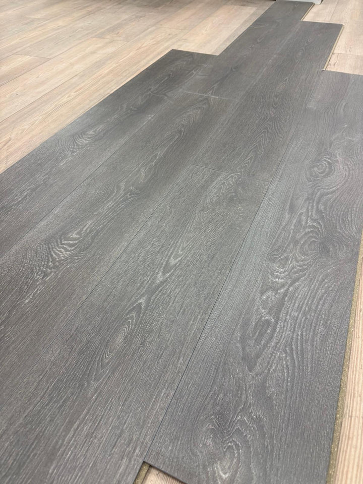 $0.79/Sq.ft - BRIAR OAK SEL8576 - Fuzion 8mm Laminate
