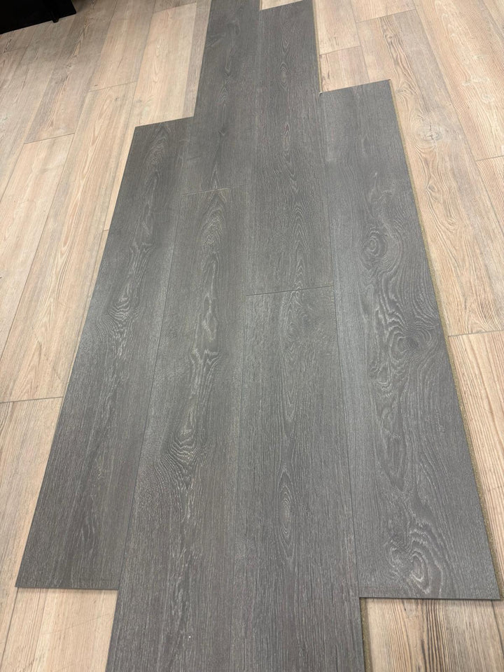 $0.79/Sq.ft - BRIAR OAK SEL8576 - Fuzion 8mm Laminate