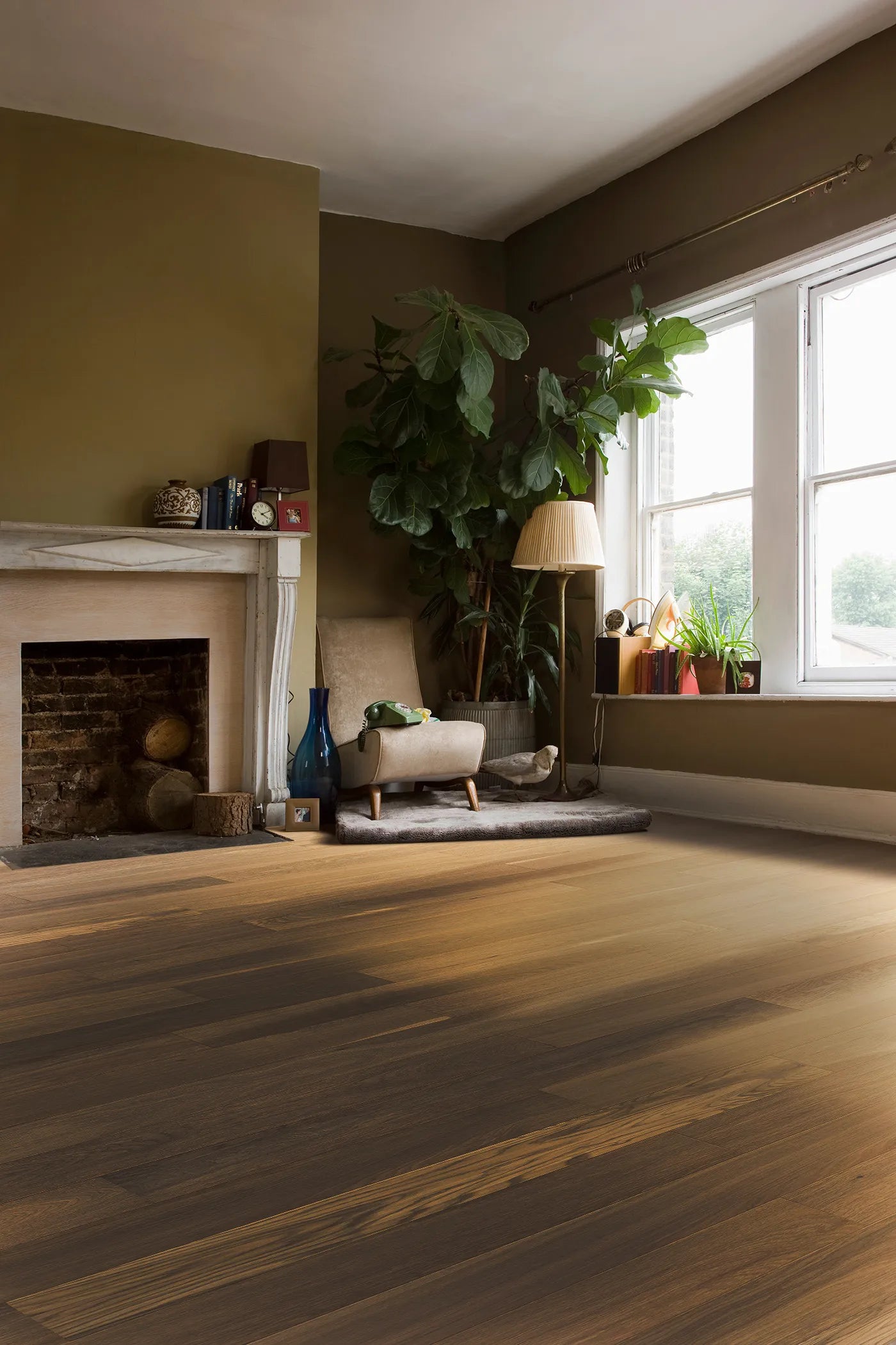 Baroque engineered oak hardwood flooring installed in a modern interior with wide 7 1/2 inch planks, from Fuzion’s Classical Elegance. Canada-wide delivery Available. 
