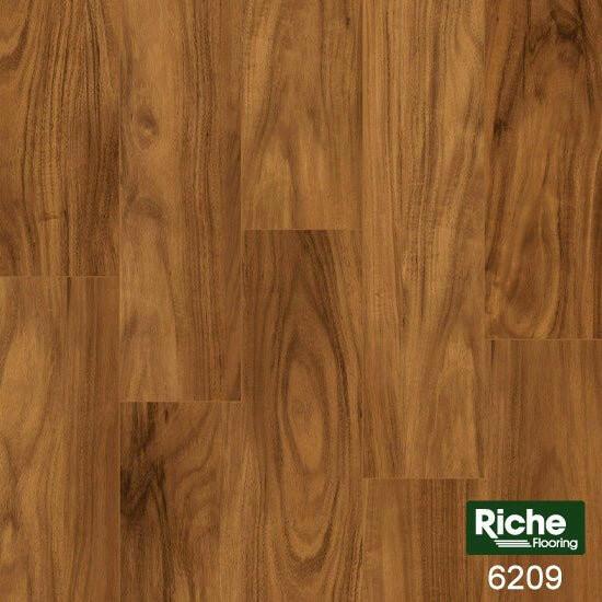 A close up showing the textures and grains of 6209 - Riche Vinyl 8mm Montreal Collection.